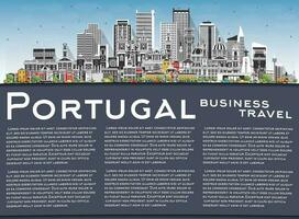 portugal. stad horisont med grå byggnader, blå himmel och kopia Plats. vektor illustration. portugal stadsbild med landmärken.