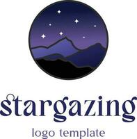 stjärnskådning natt berg miljö logotyp vektor