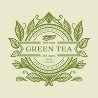 hand dragen grön te logotyp design med illustration av te löv på årgång emblem stämpel vektor