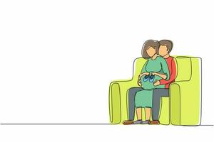 enda kontinuerlig linjeteckning glad gravid kvinna håller babyskor och hennes man på soffan hemma. gravid kvinna och hennes man håller babyskor och kramar magen. en linje rita design vektor