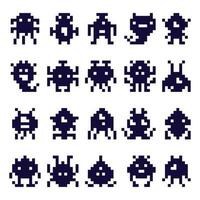 Pixel Kunst Eindringlinge Silhouette. Raum Eindringling Monster- Spiel, Pixel Roboter und retro Arkade Spiele isoliert Vektor Symbole einstellen