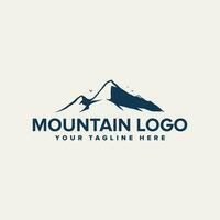 Berg Landschaft Silhouette zum draussen Reise Abenteuer Jahrgang Logo Design vektor
