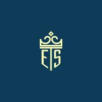 es första monogram skydda logotyp design för krona vektor bild