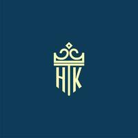 hk första monogram skydda logotyp design för krona vektor bild