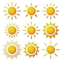 Sol ikon uppsättning. gul Sol stjärna ikoner samling. gul solar cirklar. trendig sommar symbol. vektor illustration