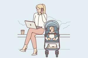 affärskvinna med bebis i sittvagn sitter i parkera och Arbetar med bärbar dator förvaring balans mellan karriär och familj. framgångsrik affärskvinna talande på telefon Sammanträde på bänk nära son vektor