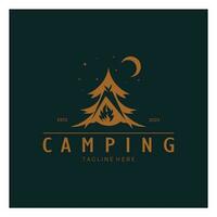 Jahrgang und retro Zelt Logo, Camping. mit Zelt, Baum und Lagerfeuer unterzeichnen. Abenteurer, Pfadfinder, Kletterer, Camping Ausrüstung Center vektor