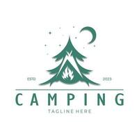 Jahrgang und retro Zelt Logo, Camping. mit Zelt, Baum und Lagerfeuer unterzeichnen. Abenteurer, Pfadfinder, Kletterer, Camping Ausrüstung Center vektor