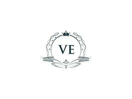 första ve logotyp brev design, minimal kunglig krona ve ev feminin logotyp symbol vektor