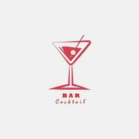 Cocktail Glas rot Farbe, isoliert auf Weiß Hintergrund vektor