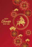 glückliche chinesische Neujahrsbeschriftungskarte mit goldenem Ochsen und roten Schnürsenkeln in den Wolken vektor