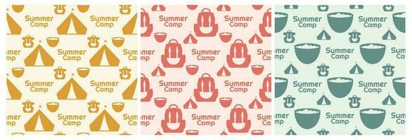 uppsättning av sommar läger sömlös mönster design av camping och reser i mall hand dragen tecknad serie platt illustration vektor