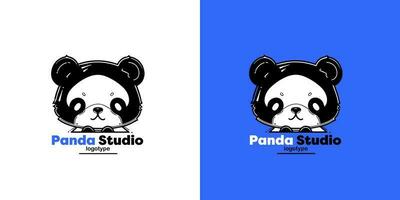 Panda Vektor Logo Illustration auf Blau und Weiß Hintergrund. Pandas Kopf Logotyp. süß Tier Gesicht Zeichen Design Vorlage.