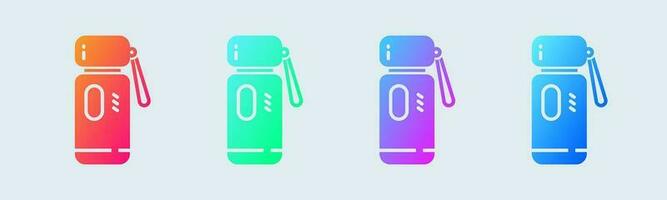 Thermosflasche solide Symbol im Gradient Farben. heiß Wasser Zeichen Vektor Illustration.
