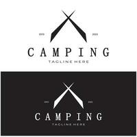 Jahrgang und retro Zelt Logo, Camping. mit Zelt, Baum und Lagerfeuer unterzeichnen. Abenteurer, Pfadfinder, Kletterer, Camping Ausrüstung Center vektor