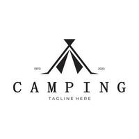 Jahrgang und retro Zelt Logo, Camping. mit Zelt, Baum und Lagerfeuer unterzeichnen. Abenteurer, Pfadfinder, Kletterer, Camping Ausrüstung Center vektor