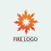 Tanne Symbol und Feuer Logo Design Vektor