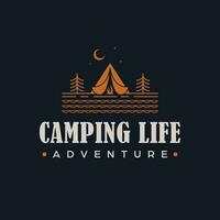 Camping Leben Abenteuer Vektor Logo Design. Zelt im Wald Logotyp. Tierwelt und Natur Logo Vorlage.