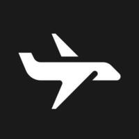 Verkehrsflugzeug dunkel Modus Glyphe ui Symbol. Passagier Flug. kommerziell Flugzeug. Benutzer Schnittstelle Design. Weiß Silhouette Symbol auf schwarz Raum. solide Piktogramm zum Netz, Handy, Mobiltelefon. Vektor isoliert Illustration