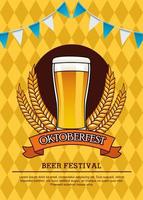 oktoberfest firande kort med öl drink i glas vektor