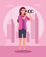 turist kvinna som står med kikare på stadens karaktär vektor