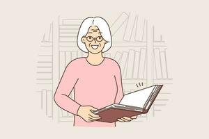 leende gammal kvinna i glasögon med bok i bibliotek. Lycklig mogna gråhårig mormor arbete i bokhandel eller bokhandel. vektor illustration.