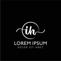 brev ih första handstil logotyp med signatur och hand dragen stil. vektor