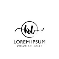 brev kl första handstil logotyp med signatur och hand dragen stil. vektor