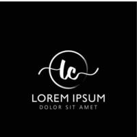 brev lc första handstil logotyp med signatur och hand dragen stil. vektor