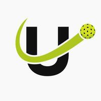 brev u pickleball logotyp begrepp med rör på sig ättikslag boll symbol. ättikslag boll logotyp vektor