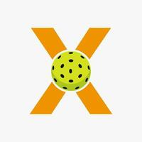 Pickleball Logo auf Brief x Vektor Vorlage. Essiggurke Ball Logo