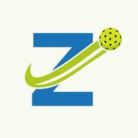 Brief z Pickleball Logo Konzept mit ziehen um Essiggurke Ball Symbol. Essiggurke Ball Logo vektor