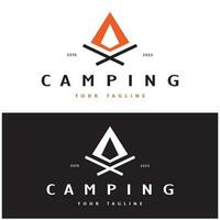 årgång och retro tält logotyp, camping. med tält, träd och bål tecken. äventyrare, scouter, klättrare, camping Utrustning Centrum vektor