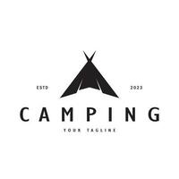 Jahrgang und retro Zelt Logo, Camping. mit Zelt, Baum und Lagerfeuer unterzeichnen. Abenteurer, Pfadfinder, Kletterer, Camping Ausrüstung Center vektor