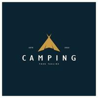 Jahrgang und retro Zelt Logo, Camping. mit Zelt, Baum und Lagerfeuer unterzeichnen. Abenteurer, Pfadfinder, Kletterer, Camping Ausrüstung Center vektor