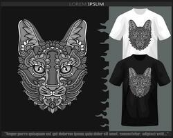 einfarbig Katze Mandala Kunst isoliert auf schwarz und Weiß t Shirt. vektor