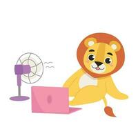tecknad serie djur- är Sammanträde på de golv med en bärbar dator och en fläkt. lejon med ventilation Utrustning i varm väder. vektor grafisk.