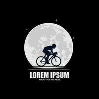 berg cykel logotyp med måne vektor
