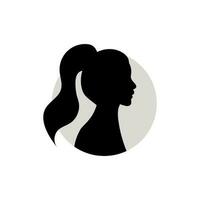 silhuett av en kvinna huvud. vektor illustration på vit bakgrund.