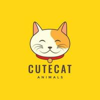 djur- husdjur katt huvud maskot tecknad serie söt leende logotyp design vektor