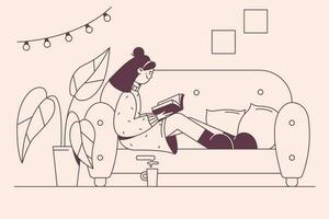 Lektüre, Literatur, Lieblings Hobby Konzept. glücklich jung Mädchen Karikatur Charakter Sitzung auf Sofa mit Kaffee und lesen Buch allein beim Zuhause Vektor Illustration
