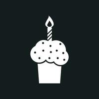 födelsedag kaka platt ikon. färsk paj muffin på svart bakgrund vektor