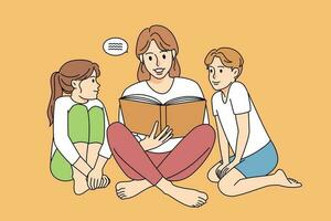 Lycklig mor läsning bok till upphetsad små ungar. kärleksfull mamma njut av litteratur saga med liten barn. familj helgen och moderskap begrepp. vektor illustration.