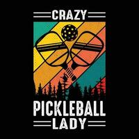 lustiger pickleball Spieler trägt retro Vintagen pickleball T-Shirt Entwurf zur Schau vektor