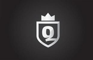 q alfabetet bokstav logotyp ikon i grå och svart färg. sköld design för företagsidentitet med kung krona vektor