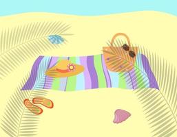 Sommerstrand. Matte mit Tasche, Hut und Flip-Flops liegen auf Sand unter Palmenblättern. saisonales Konzept. vektor