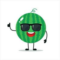 süß glücklich Wassermelone Charakter tragen Sonnenbrille. komisch Wassermelone grüßen Freund Karikatur Emoticon im eben Stil. Obst Emoji Vektor Illustration