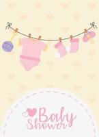 baby shower, rosa hängande bodysuit strumpor napp ratlte firande kort vektor