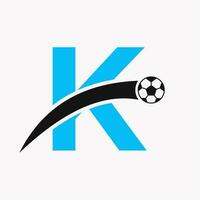 fotboll logotyp på brev k med rör på sig fotboll ikon. fotboll logotyp mall vektor