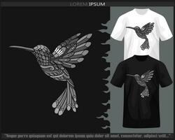 einfarbig summend Vogel Mandala Kunst isoliert auf schwarz und Weiß t Shirt. vektor